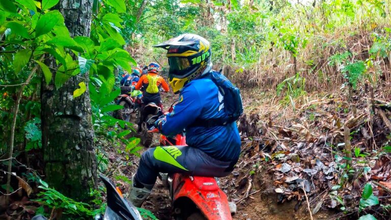 Neum&aacute;ticos para Motos: Exploraci&oacute;n en Terrenos Extremos